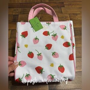 ♠️ 🍓Kate Spade Strawberry  Print Lunch Tote, NWT
